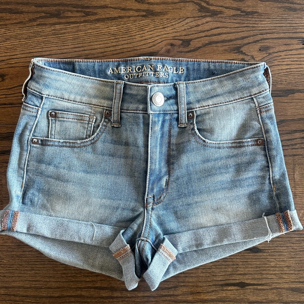 AMERICAN EAGLE HI-RISE SHORTIE SUPER SUPER STRETCH JEAN SHORTS
